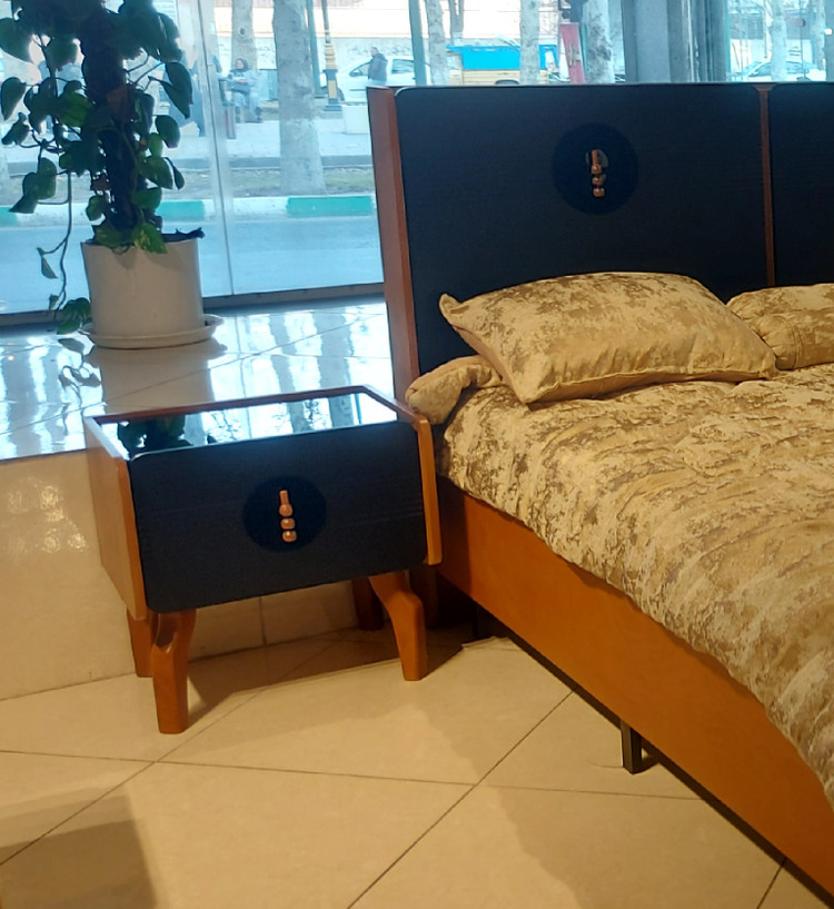 پاتختی تک کشوی مدل لورنت جنس mdf روکش چوب راش و چوب روسی اصل صفحه شیشه خور گروویی مشکی