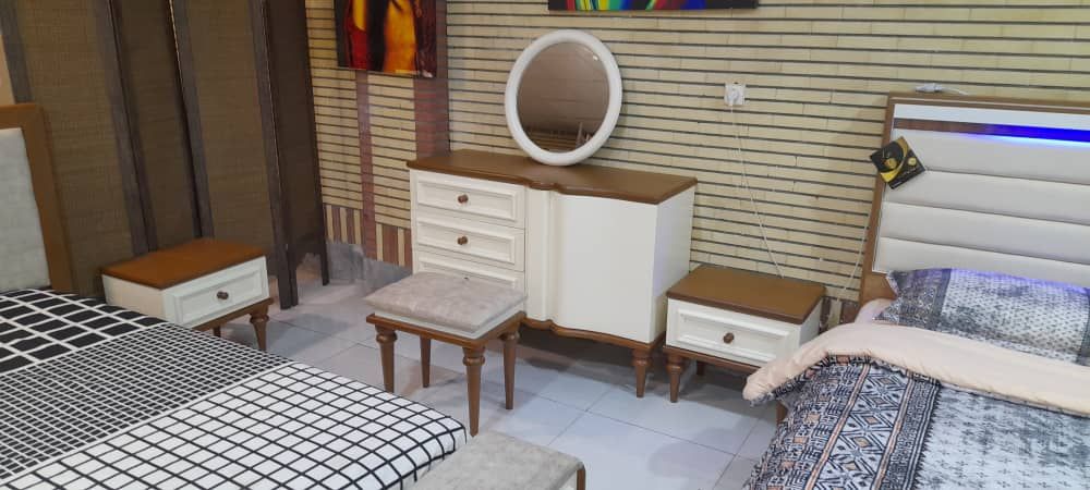 میز آرایش کنسولی مدل لوتوس جنس mdf روکش چوب راش و جوب روسی اصل گردویی کرم