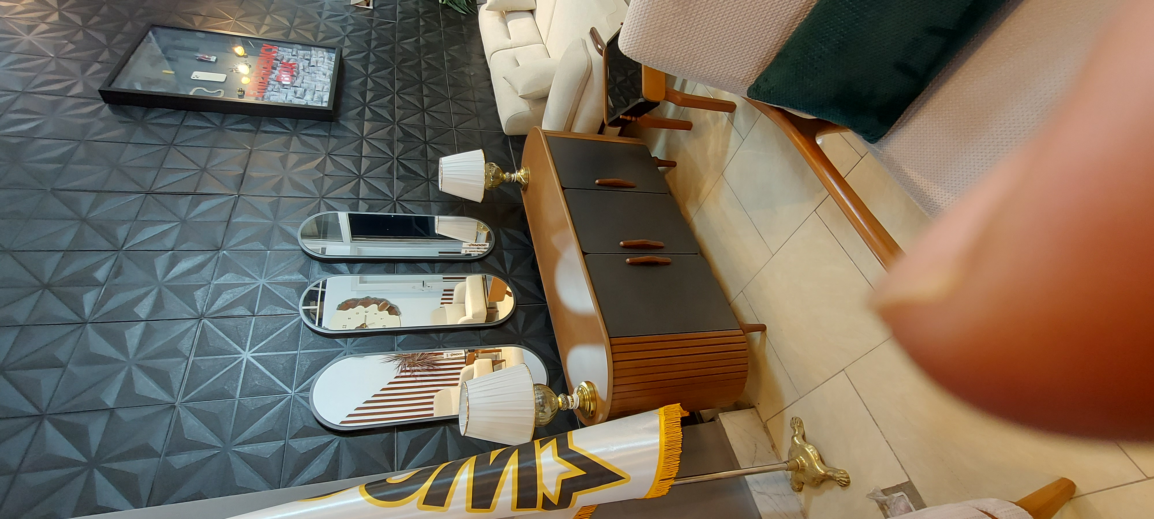 آینه کنسول مدل سزار جنس mdf روکش چوب راش و جوب روسی اصل گردویی نوک مدادی